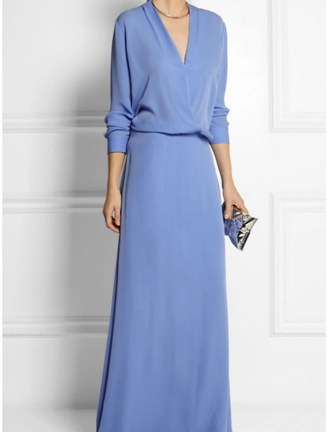 Vestido de madre de la novia con corte en forma de columna, elegante, sencillo, escote en V, cola larga de gasa con color liso para invitadas de boda